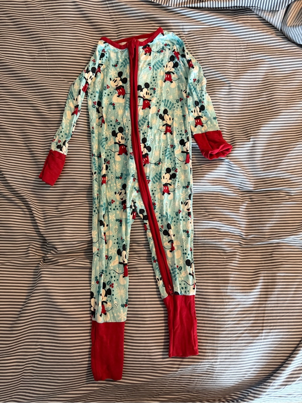 Little sleepies 6-12 M mickey Christmas zippy